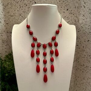 Red cabochon Bib necklace in silver tone